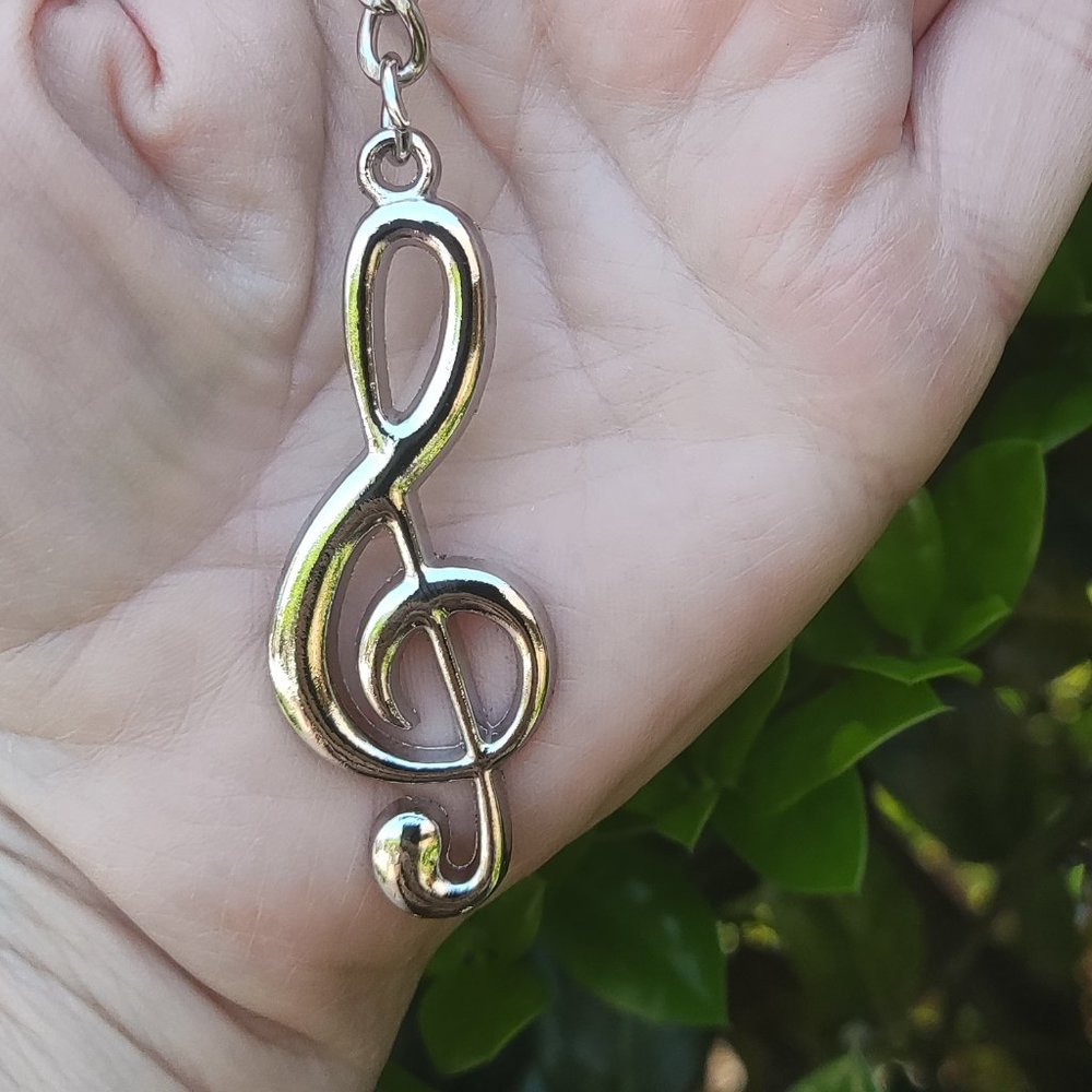 Treble Clef Keychain - Picture 3 of 5